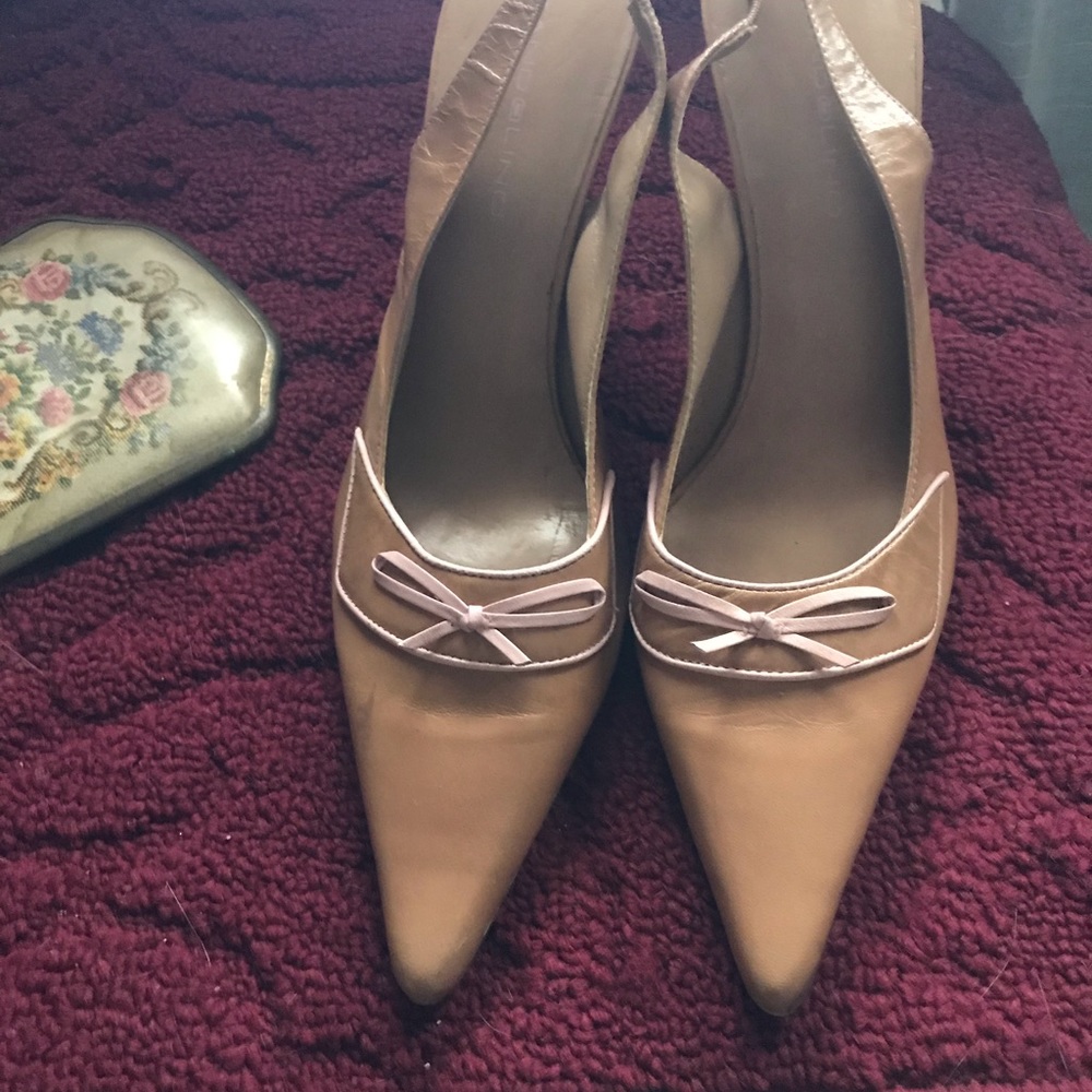 Beige leather pumps